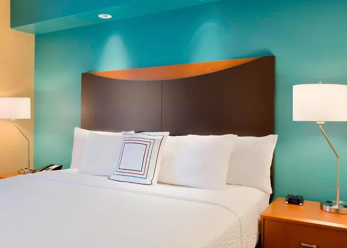 Hotel Fairfield & Worth Drive