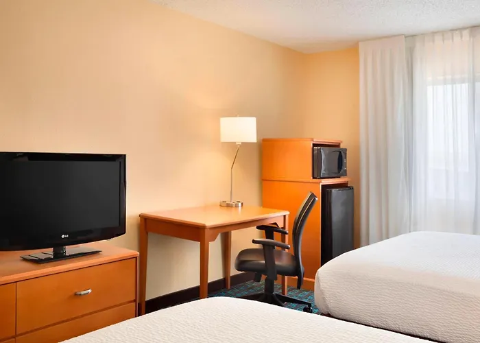Hotel Fairfield & Worth Drive 3*