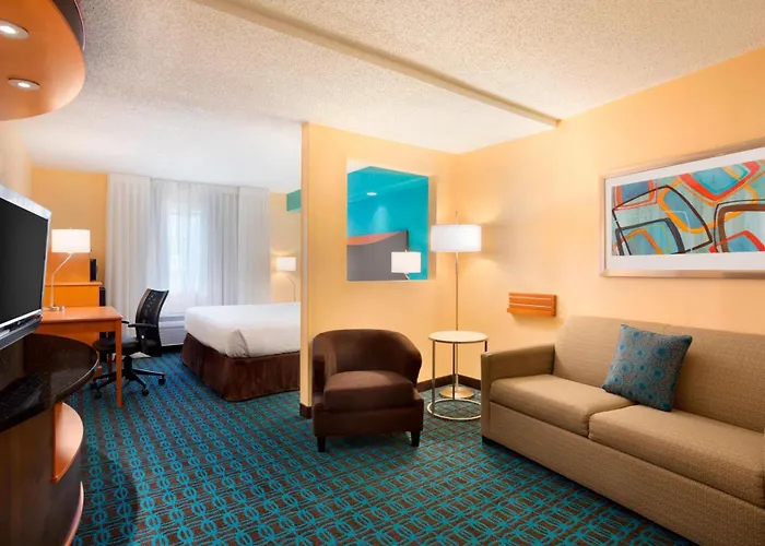 Fairfield & Worth Drive Hotel 3*
