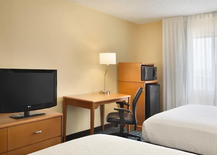 Hotel Fairfield & Worth Drive
