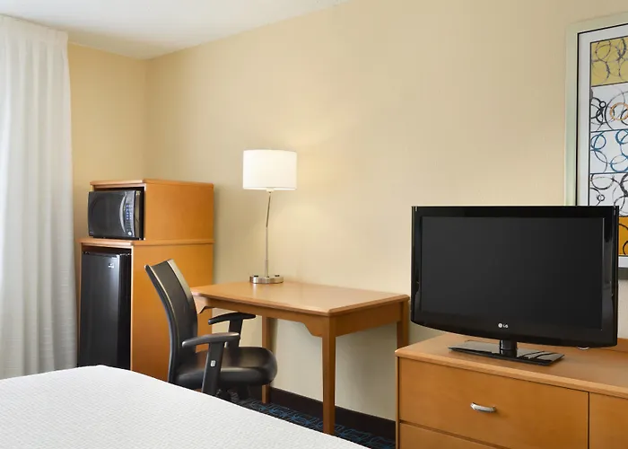 Fairfield & Worth Drive Hotel 3*