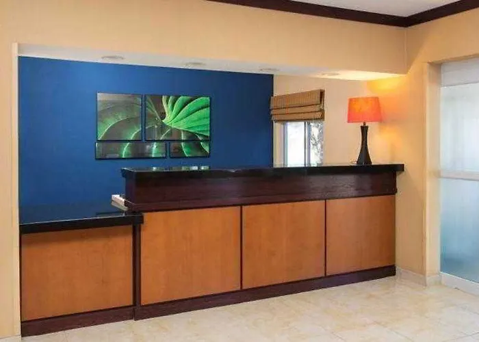 Fairfield & Worth Drive Hotel 3*